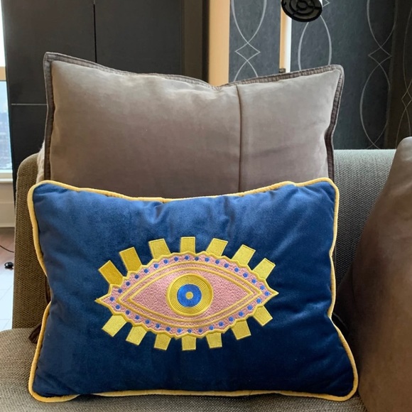 Decorative Pillow 🧿 - Picture 2 of 5